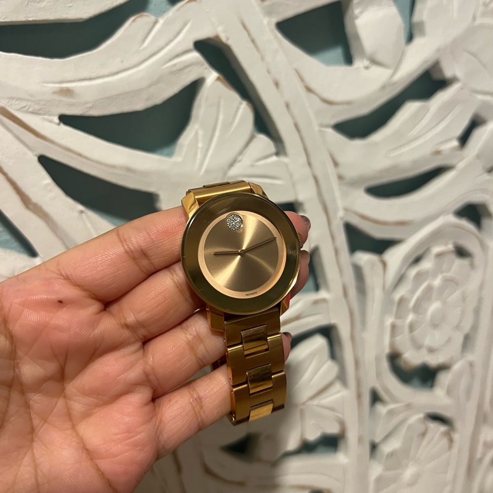Movado rose gold watch with diamond in the middle - Picture 3 of 4